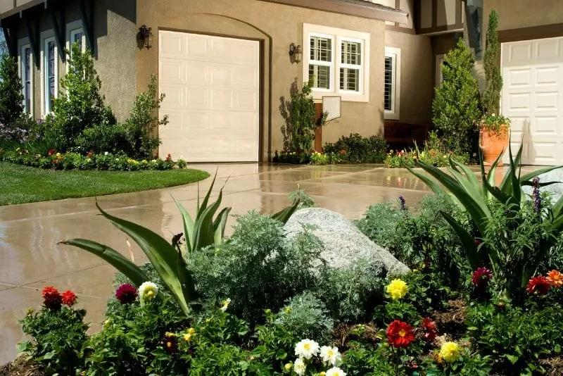Epoxy-coated driveway surface with a durable protective finish